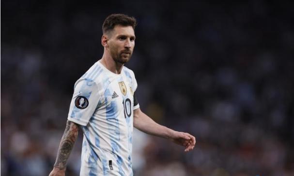 海外谈中国：“福建”号航母服役 电磁弹射器 隐形舰载机领先美国